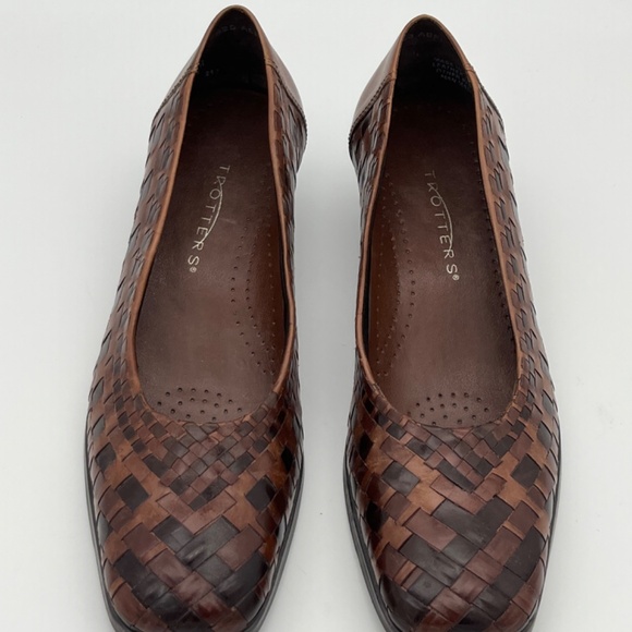 Trotters Shoes - Trotters Aspen Woven Leather Slip On Brown Loafer.  Like New. Size 6M; EUC